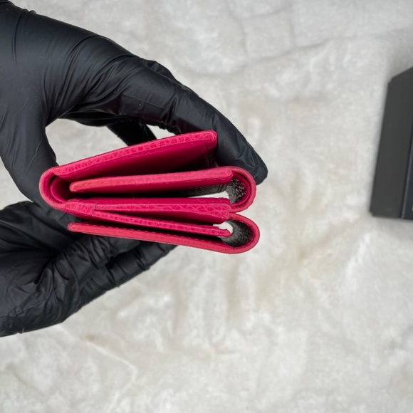 GUCCI MARMONT PETITE TRIFOLD WALLET - Picture 5 of 12